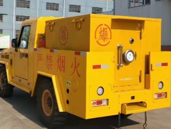 乌拉特前凯龙爆破器材运输车：保障爆破任务的安全运行