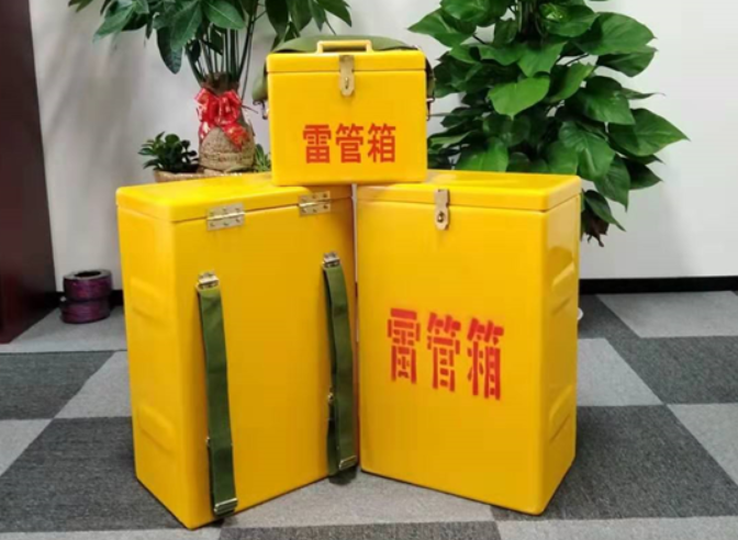 乌拉特前如何防止雷管箱炸药箱等矿用物品生锈？