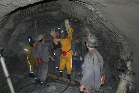乌拉特前工程爆破中的危险因素分析以及应对工程爆破危险的措施